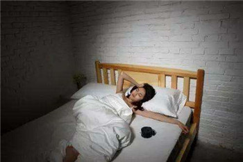 想要快速进入睡眠状态，这5个小妙招可以帮到你